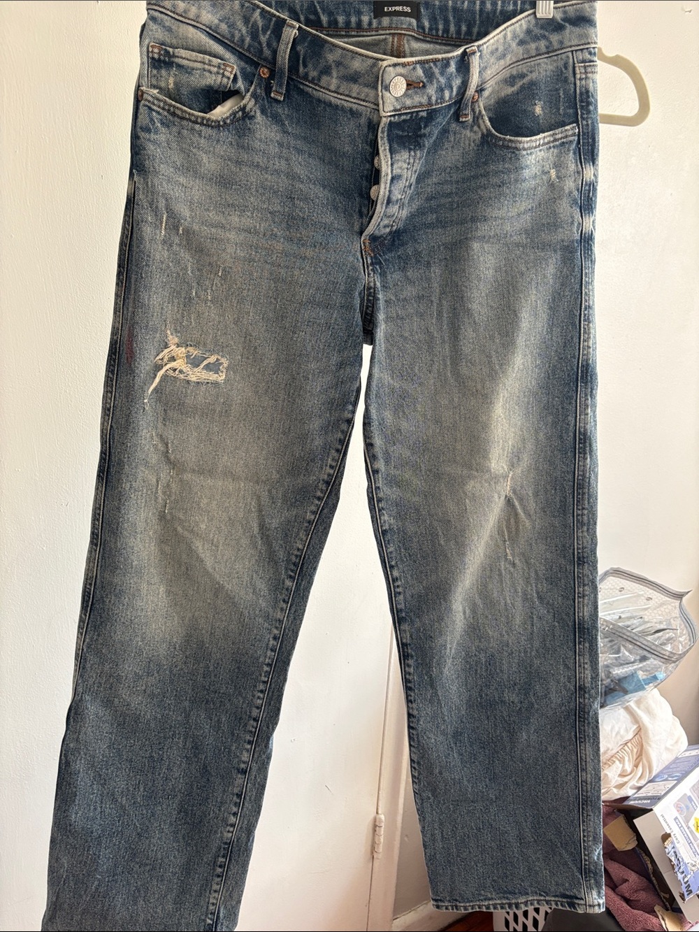 Express women’s relaxed Straight-Leg Jeans - size 8